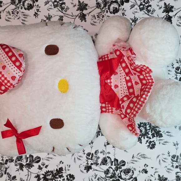 Hello Kitty plushie with blanket - Picture 3 of 12
